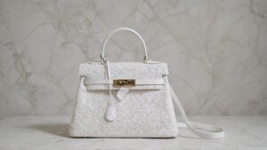 Read more about the article Iconic Luxury Brands for Women’s Handbags